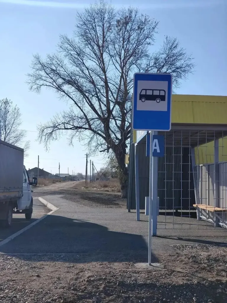 На дорогах Челябинской области устанавливают знаки и освещение