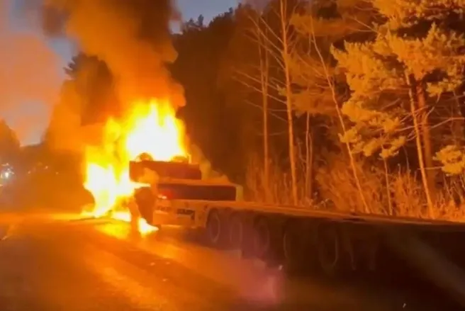 На трассе М-5 под Юрюзанью из-за пожара перекрыли движение