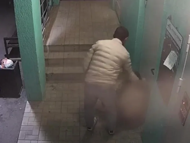 В Челябинске охранники ЖК посоветовали мужчине «уехать в лес» после вызова из-за насилия