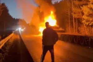 На трассе М-5 в Челябинской области загорелся грузовик