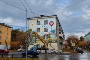В Снежинске завершают мурал по мотивам Бэнкси с гербом города