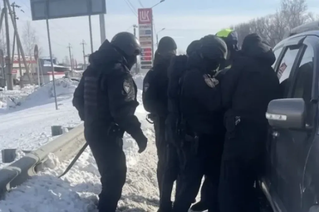 Полиция Челябинска изъяла у мужчины 50 свертков с метадоном