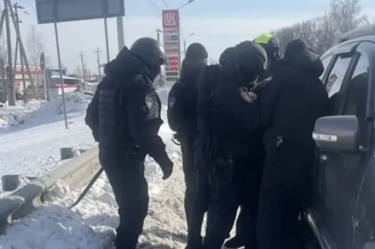 Полиция Челябинска изъяла у мужчины 50 свертков с метадоном